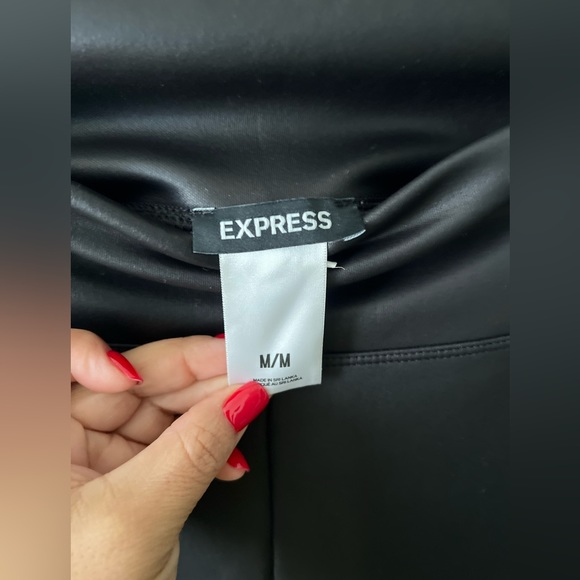 Express faux leather leggings sz M - Picture 2 of 4